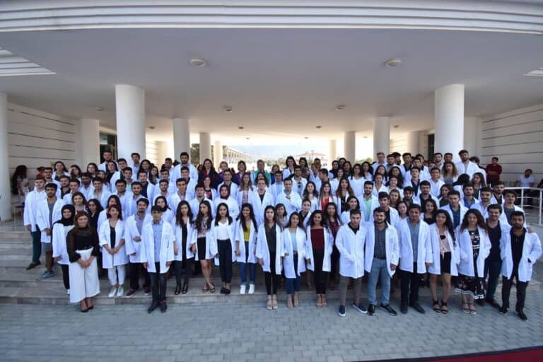 الطب البشري في جامعة كيرينيا